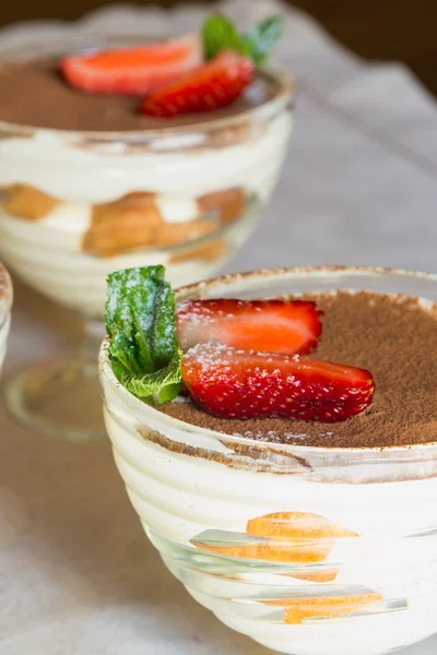 Teramisú con fresas — Foto de Stock