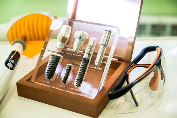 Diş implantları için Araçlar