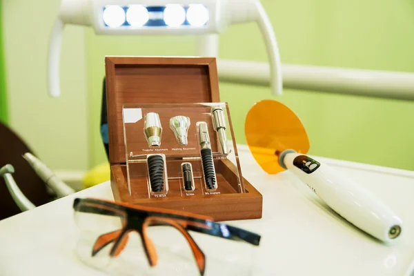 Diş implantları için Araçlar