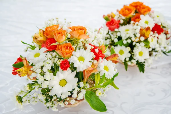 Bouquet of roses and daisies — Stock Photo, Image