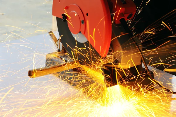 Cutting steel — Stock Photo, Image