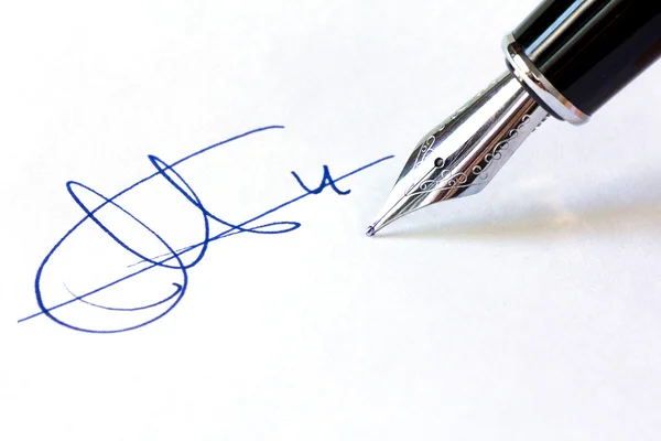 Pluma estilográfica y firma — Foto de Stock