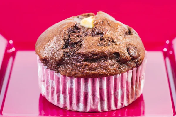 Closeup of a muffin on a red plate — Stock Photo, Image