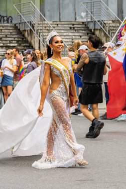 Oslo, Norveç - 28 Haziran 2025: Kraliçe Filipinler LGBTQIA + Onur Yürüyüşü 'nde çeşitliliği ve katılımını kutlamaktan mutluluk duyar