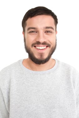 Esmer yakışıklı gülümseyen adam