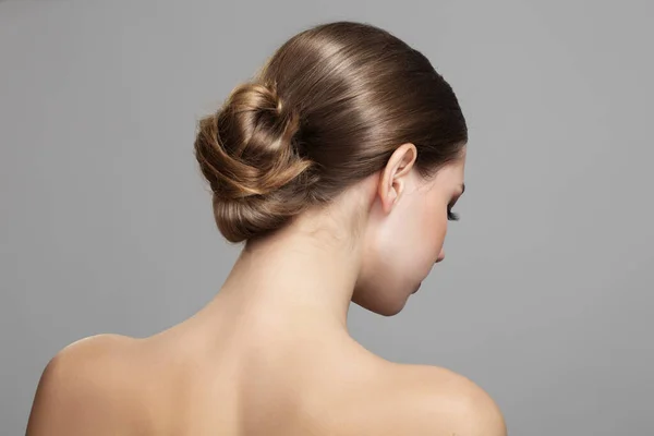 Woman Bun Hairstyle Gray Background Bare Back Shoulders Neck Back — Stock Photo, Image