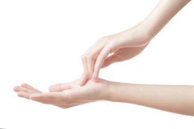 Beyaz arka planda izole edilmiş güzel kadın elleri. Spa bakım konsepti