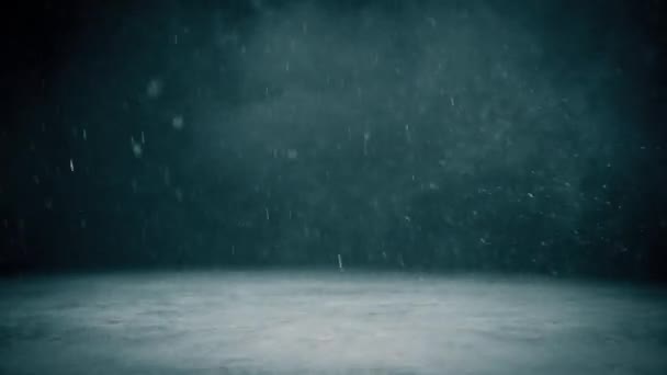 Neve che cade, vento e fumo su un terreno innevato su fondo nero in 4K da utilizzare per comporre, motion graphics. — Video Stock