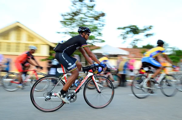 クアンタン - 2 月 6 日: 2013 年 2 月 6 日クアンタン、パハン州、マレーシアでの Kuantan160 中に正体不明の自転車。Kuantan160 は非営利、非レース 160 キロ自転車に乗ってクアンタン市周辺. — ストック写真