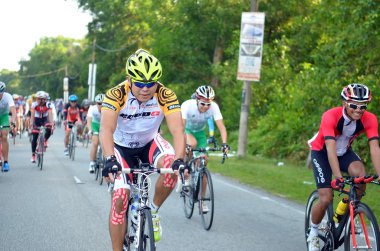 Kuantan - 6 Şubat: Kuantan160 6 Şubat 2013 yılında Kuantan, Pahang, Malezya doğum sırasında eylem kimliği belirsiz bisikletçiler. Kuantan şehir etrafında bir kar amacı gütmeyen, yarış 160 km Bisiklete binmek Kuantan160 olduğunu.