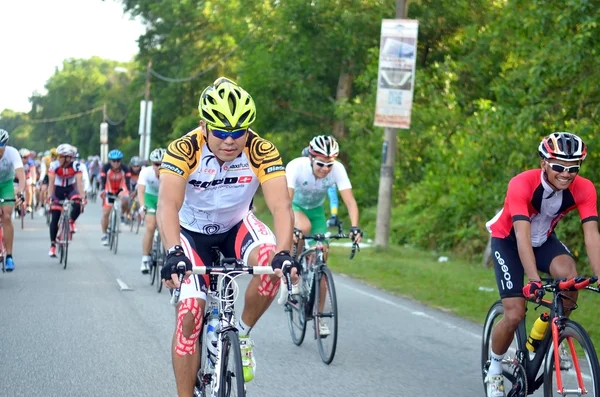 Kuantan - 6. února: neidentifikovaný cyklisté v akci během Kuantan160 na 6 února 2013 v Kuantan, Pahang, Malajsie. Kuantan160 je non-zisk, non závod 160km trénují po městě Kuantan. — Stock fotografie