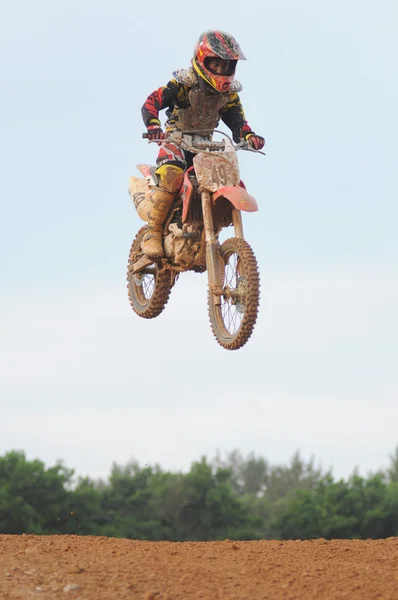 Kemaman - 29 oktober: niet-geïdentificeerde rider in actie tijdens de voorbereiding van de opleiding voor komende uitdaging op 29 oktober 2011 in Kemaman, Terengganu, Malaysia. — Stockfoto