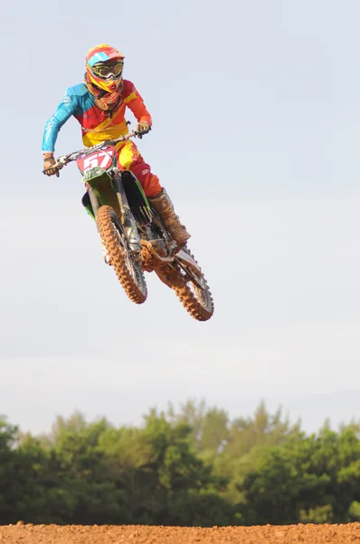 Kemaman - 29 oktober: niet-geïdentificeerde rider in actie tijdens de voorbereiding van de opleiding voor komende uitdaging op 29 oktober 2011 in Kemaman, Terengganu, Malaysia. — Stockfoto