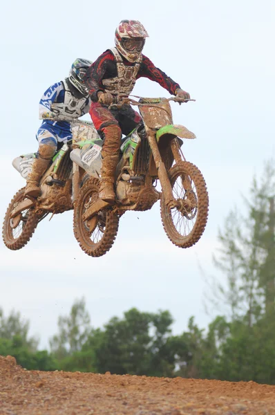 Kemaman - 29 oktober: niet-geïdentificeerde rider in actie tijdens de voorbereiding van de opleiding voor komende uitdaging op 29 oktober 2011 in Kemaman, Terengganu, Malaysia. — Stockfoto