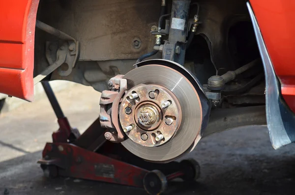 Front disk brake with caliper and detail of the wheel hub — Stock Photo, Image