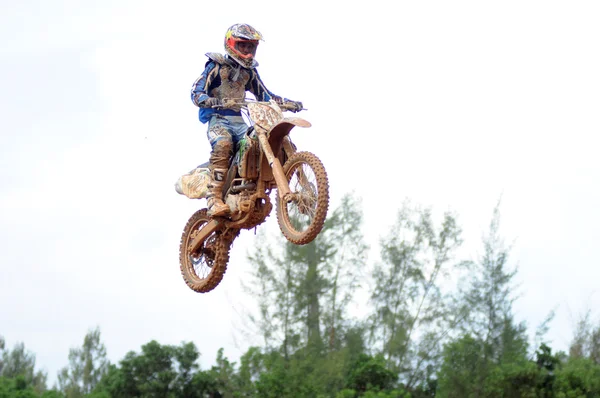 KEMAMAN - OCTOBER 29: unidentified rider in action during training preparation for upcoming challenge on October 29, 2011 in Kemaman, Terengganu, Malaysia. — Stock Photo, Image