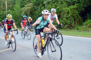 Kuantan - 6 Şubat: Kuantan160 6 Şubat 2013 yılında Kuantan, Pahang, Malezya doğum sırasında eylem kimliği belirsiz bisikletçiler. Kuantan şehir etrafında bir kar amacı gütmeyen, yarış 160 km Bisiklete binmek Kuantan160 olduğunu.