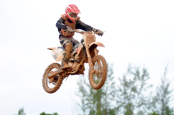 KEMAMAN - OCTOBER 29: unidentified rider in action during training preparation for upcoming challenge on October 29, 2011 in Kemaman, Terengganu, Malaysia. — Stock Photo, Image