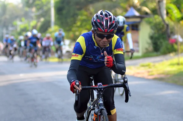 クアンタン - 6 月 1 日: 2014 年 6 月 1 日クアンタン、パハン州、マレーシアでの Kuantan160 中に正体不明の自転車。Kuantan160 は非営利、非レース 160 キロ自転車に乗ってクアンタン市周辺. — ストック写真