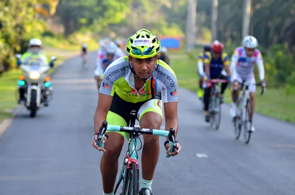 Kuantan - 1 czerwca: niezidentyfikowane rowerzystów w akcji podczas Kuantan160 na 1 czerwca 2014 w Kuantan, Pahang, Malezja. Kuantan160 jest non-profit, wyścigiem 160km jazdy rowerem po mieście Kuantan. — Zdjęcie stockowe