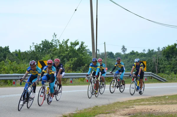 Kuantan - 1 czerwca: niezidentyfikowane rowerzystów w akcji podczas Kuantan160 na 1 czerwca 2014 w Kuantan, Pahang, Malezja. Kuantan160 jest non-profit, wyścigiem 160km jazdy rowerem po mieście Kuantan. — Zdjęcie stockowe