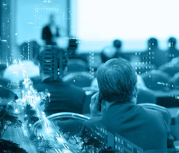 Talare Som Håller Föredrag Vid Företagskonferens Publiken Salen Med Presentatör — Stockfoto