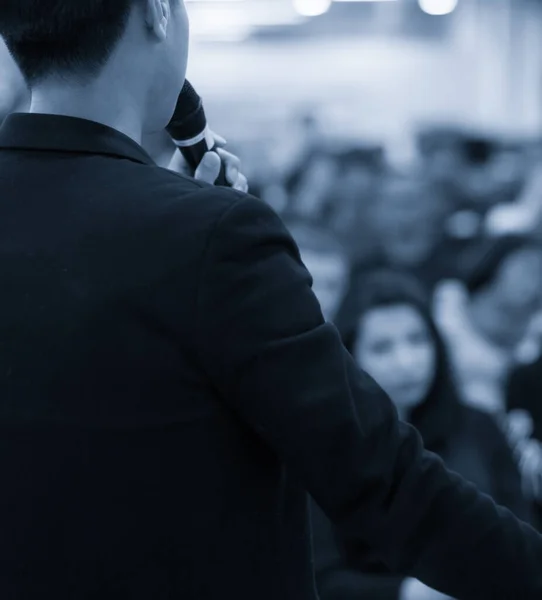 Speaker Giving Talk Corporate Business Conference Audience Hall Presenter Front — Stock Photo, Image