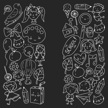 Okul eşyalarıyla vektör deseni. Çevrimiçi internet eğitimi, e-öğrenme.