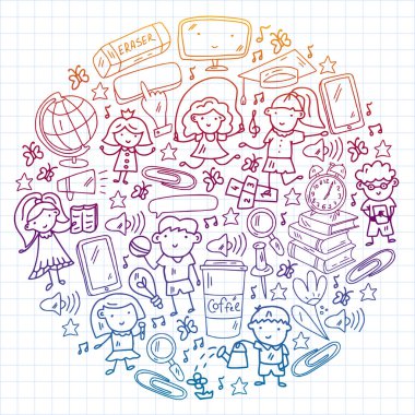 Okul eşyalarıyla vektör deseni. Çevrimiçi internet eğitimi, e-öğrenme.