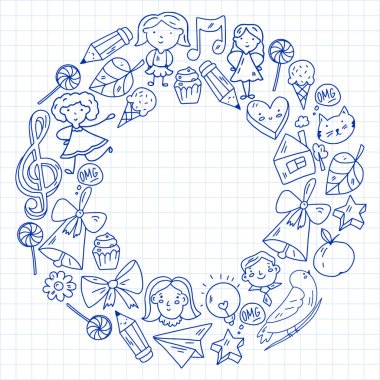 Anaokulu çocukları parkta oynarlar. Çevrimiçi eğitim.