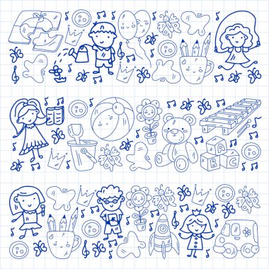 Küçük çocuklar ve oyuncaklarla anaokulu modeli. Yaratıcılık ve hayal gücü.