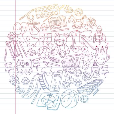 Çocuklar anaokulunda oyuncaklarla oynarlar. Çocuk parkı.