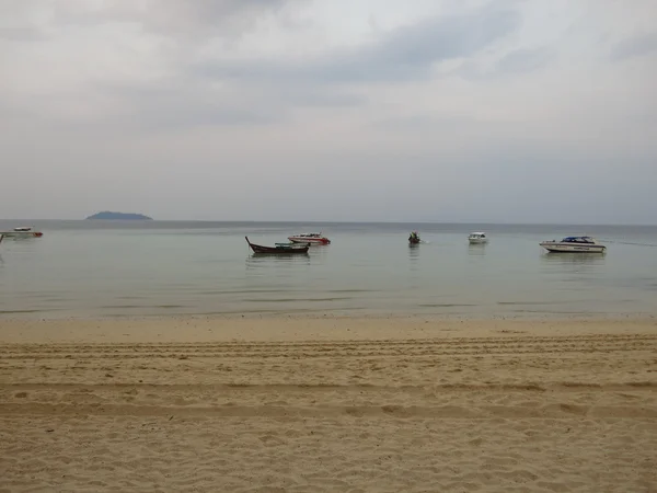 Phi Phi Island - traditionele longtail boot, Erawan Palm Resort Thailand — Stockfoto