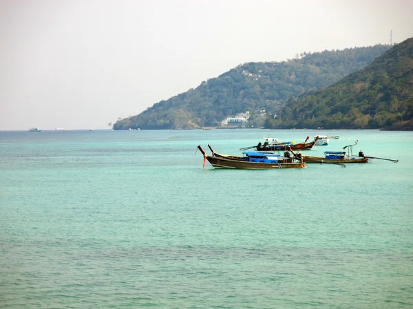 Phi Phi Island - tradycyjne longtail łodzi, Erawan Palm Resort Tajlandia — Zdjęcie stockowe