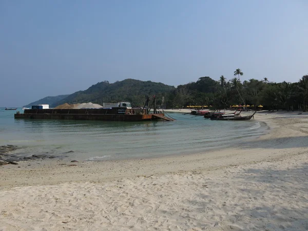 Phi Phi Island - Barca a coda lunga tradizionale, Erawan Palm Resort Thailandia — Foto Stock