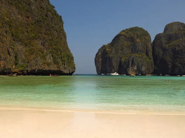 Maya bay Phi Phi Leh island, Tailândia — Fotografia de Stock