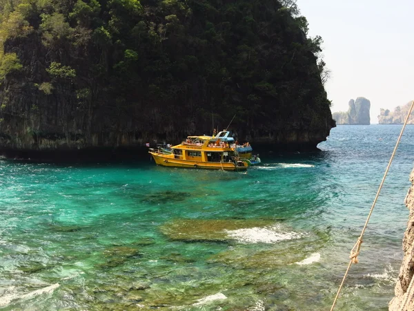 Maya bay Phi Phi Leh island, Tailândia — Fotografia de Stock