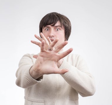 Genç adam duyguları ifade etme