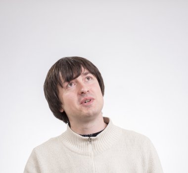 Genç adam duyguları ifade etme