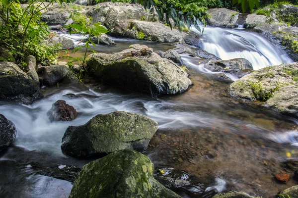 Gitgit vattenfall — Stockfoto