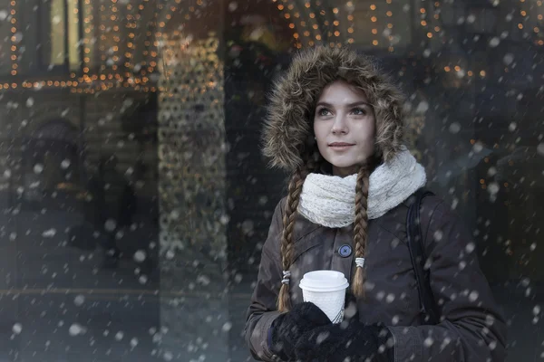 Portrait of young girl with coffee — Stock Photo, Image