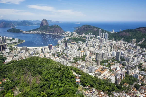 Montaña Sugarloaf y paisaje urbano de Río de Janeiro, Brasil — Foto de Stock
