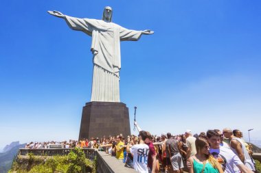 Turistler, İsa kurtarıcı heykeli, Rio de Janeiro, Brezilya
