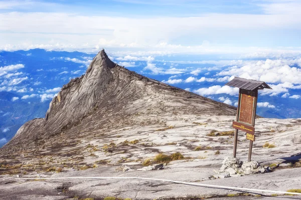 Mount Kinabalu South Peak in Sabah, Borneo, Malaysia — Stock Photo, Image