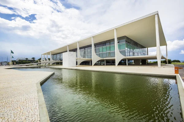 Здание Planalto Palace в Бразилии, столице Бразилии — стоковое фото