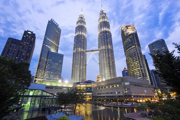 Petronas Towers in Kuala Lumpur, Malaysia — Stock Photo, Image