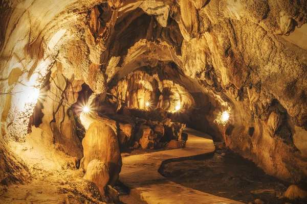 Tham Chang jeskyně ve Vang Vieng, provincii Vientiane, Laos — Stock fotografie