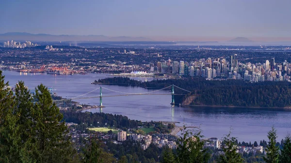 Panoramic View Vancouver Cityscape Including Architectural Landmark Lions Gate Bridge — Stock Photo, Image