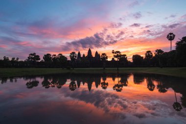 Angkor Wat tapınağı Siem Reap, Kamboçya 'da gün doğumunda.