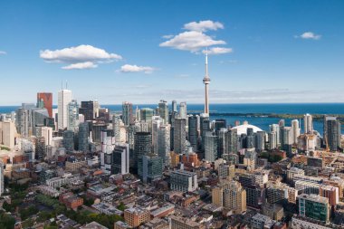 Toronto, Ontario, Kanada, Toronto şehir manzarası finans bölgesinde yüksek binalar gösteriyor.